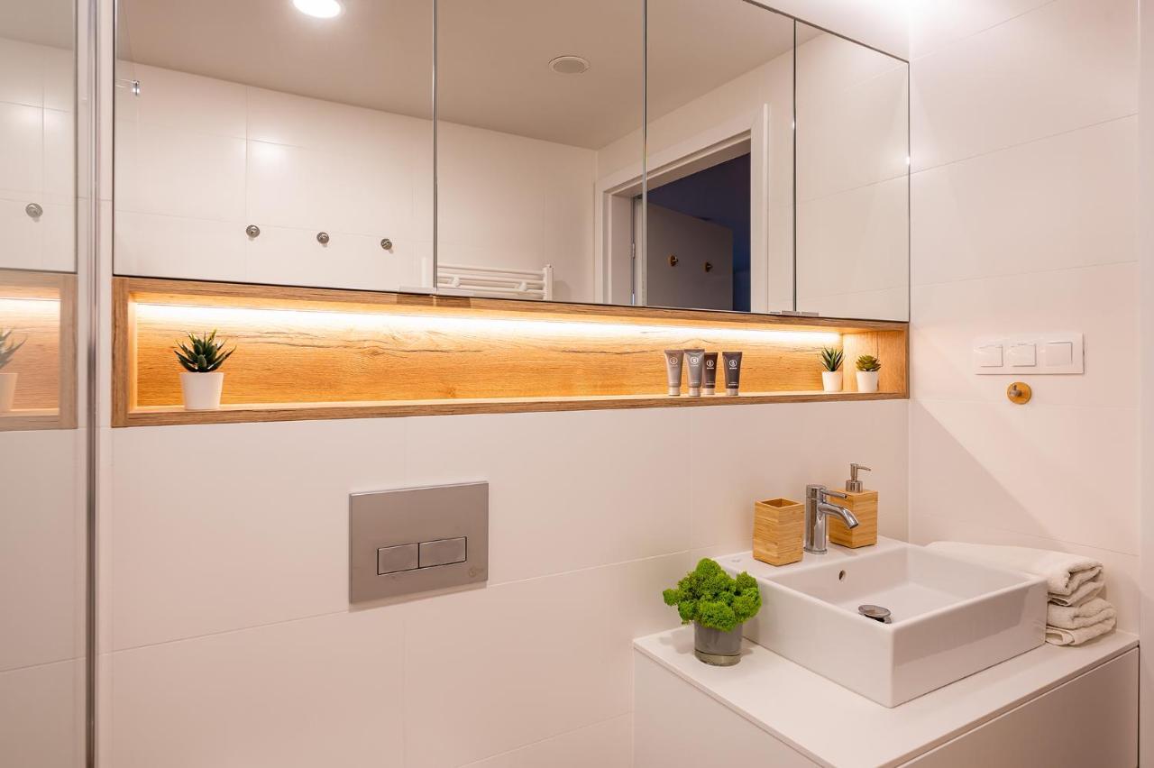 Pinea Sky Premium Apartament Z Widokiem Na Morze Ze Spa I Basenem Przy Plazy Pobierowo Exterior photo